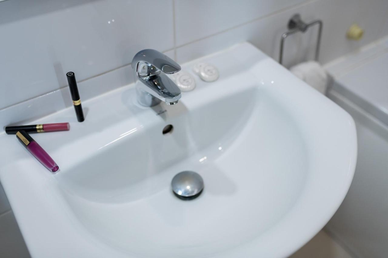 Two Bedroom Apartment For 6 People Warschau Buitenkant foto